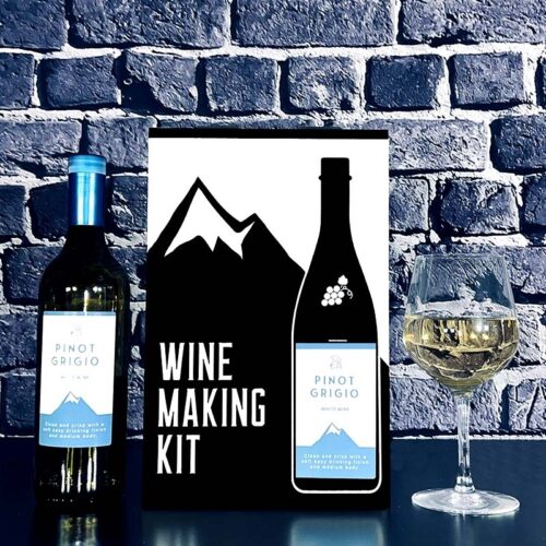 Dark Rock Pinot Grigio Wine + 30 Bottle Labels